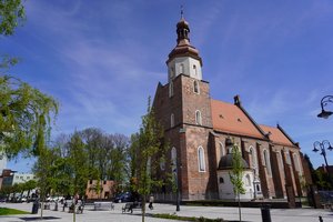 Na zdjęciu ul. Klimka oraz Kościół pw. św. Filipa i Jakuba w Żorach