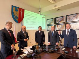 Mieczysław Jakubowski składa ślubowanie i obejmuje funkcję Radnego Rady Miasta Żory. 