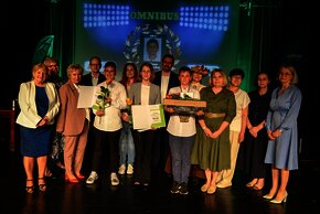 Laureaci oraz organizatorzy konkursu Co wiesz o Żorach? 