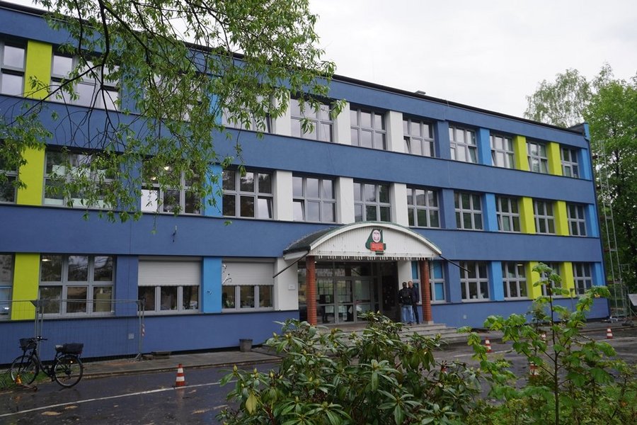 Na zdjęciu budynek Szkoły Podstawowej nr 4 w Żorach