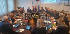 Żorscy radni podczas sesji w sali narad 
