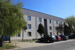 Na zdjęciu budynek z mieszkaniami chronionymi w Żorach