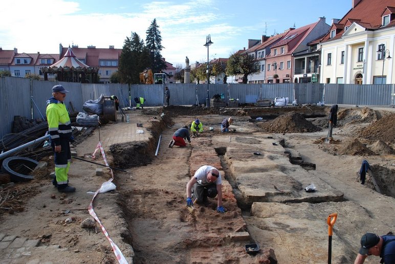 Prace archeologiczne przy ruinach ratusza. Fot, Michał Bugaj