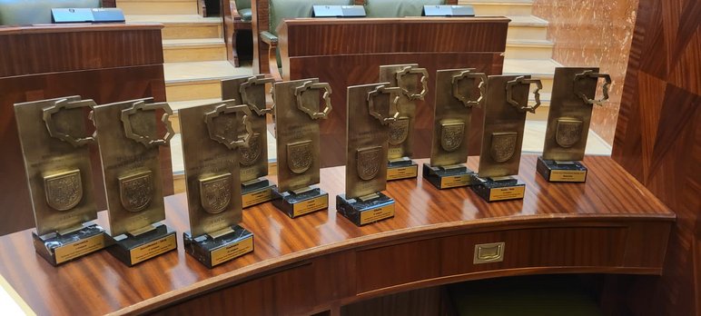 Statuetki dla laureatów Rankingu Gmin Województwa Śląskiego 