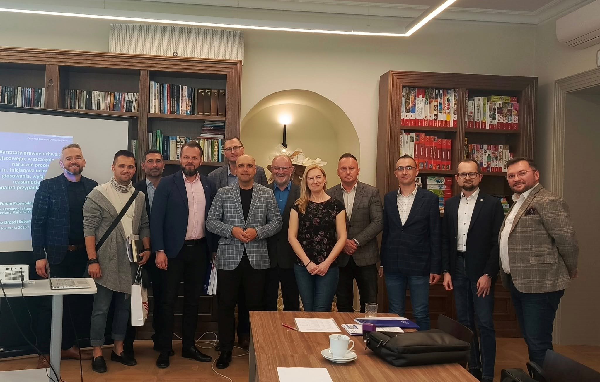 Uczestnicy Śląskiego Forum Przewodniczących Rad Gmin i Powiatów w sali Pałacu Baranowice 