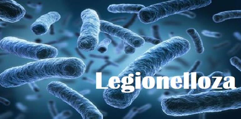 Grafika przedstawiająca powiększone bakterie Legionella w odcieniach niebieskiego, unoszące się w przestrzeni. Na środku widnieje biały napis „Legionelloza”. 
