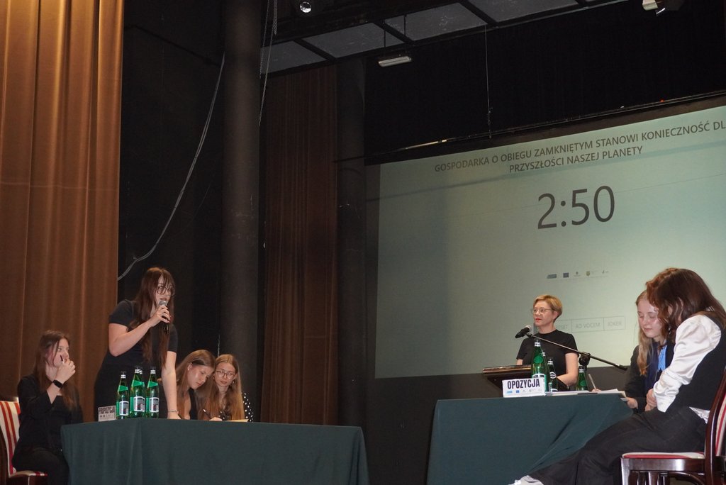 Debata oksfordzka między reprezentacjami I Liceum Ogólnokształcącego im. Karola Miarki w Żorach oraz Zespołu Szkół Nr 2 im. ks. prof. Józefa Tischnera.