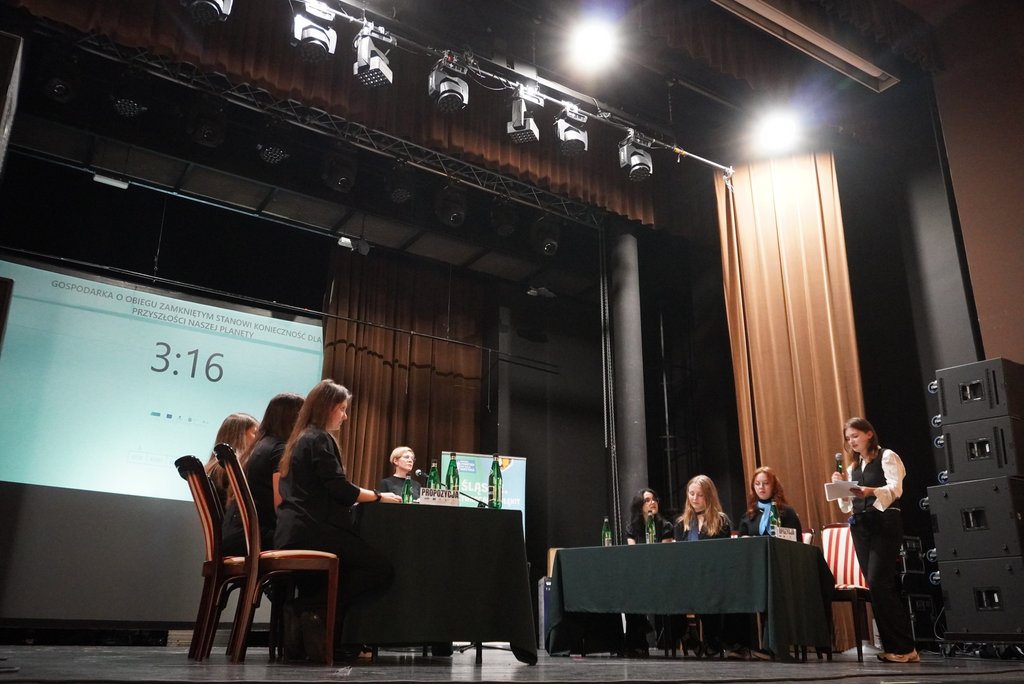 Debata oksfordzka między reprezentacjami I Liceum Ogólnokształcącego im. Karola Miarki w Żorach oraz Zespołu Szkół Nr 2 im. ks. prof. Józefa Tischnera.